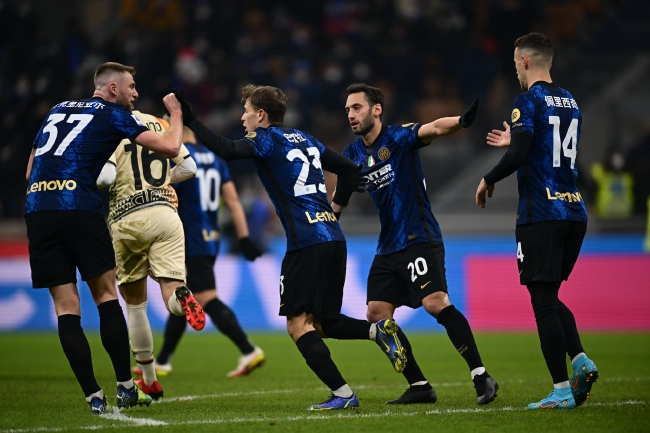 卡拉格：维尔茨倒地够不上点球，但国米球员拉拽球衣留下把柄（卡拉格称维尔茨倒地难判点，国米球员拽衣留下把柄）