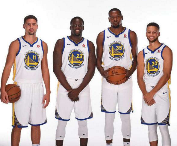 东道主签运不错 法国队遭遇强敌 美加墨世界杯分组抽签结果揭晓（美加墨世界杯分组揭晓：东道主签运佳，法国遭强敌）