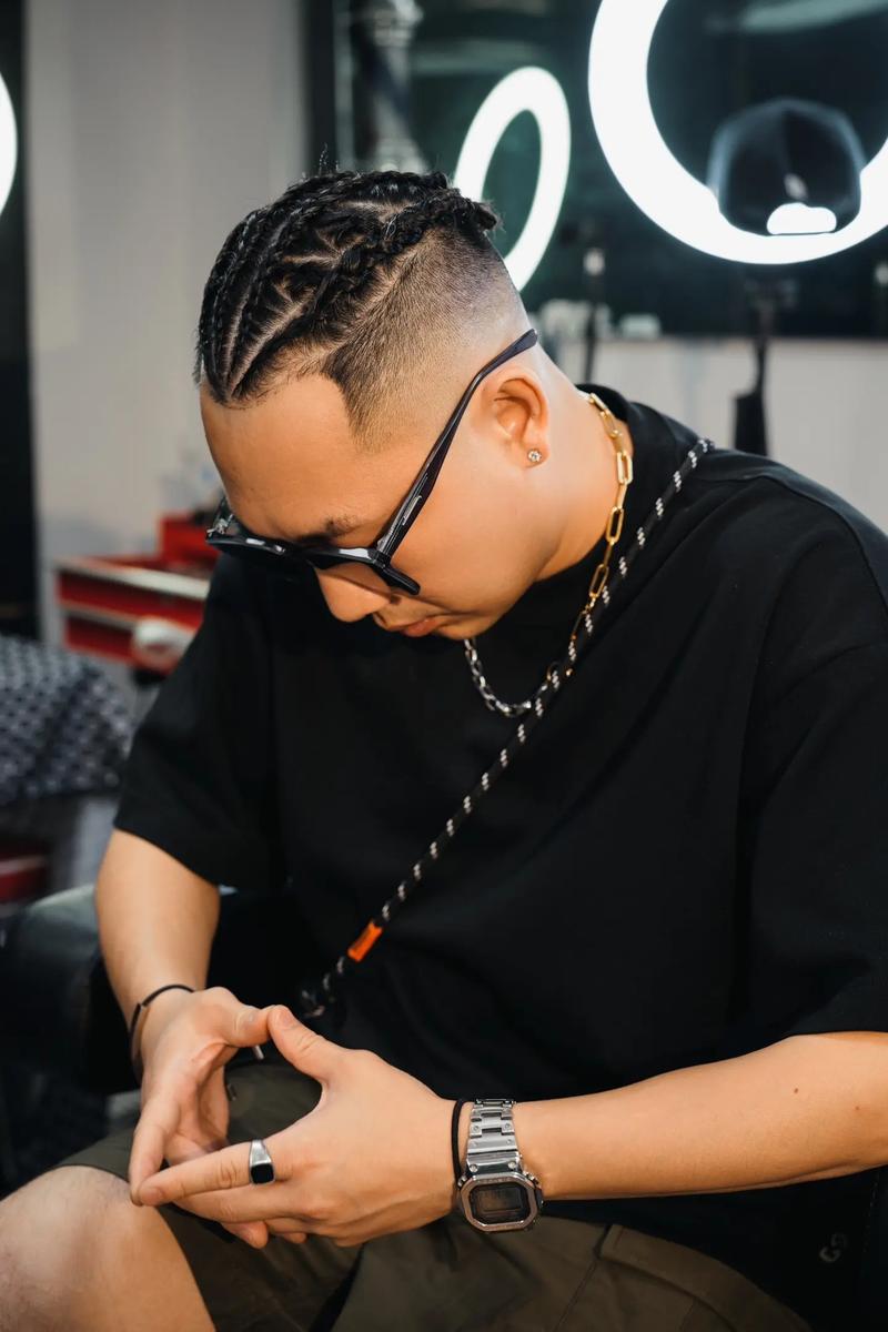 费兰·托雷斯戴帽斩获赛季11球，超越莱万距离姆巴佩5球（费兰·托雷斯上演帽子戏法收获赛季第11球，反超莱万距姆巴佩仅差5球）