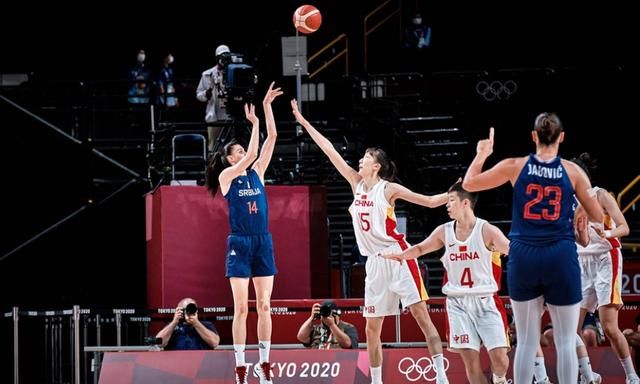 谢什科已恢复训练即将复出！曼联新帝星绝望，曝阿莫林嫌弃他原因（谢什科重返训练场或将火线复出！曼联新帝星陷入绝望，曝阿莫林不赏识他的缘由）